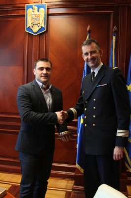 Prefectul Volcinschi, vizitat de comandantul navei Dupuy de Lome